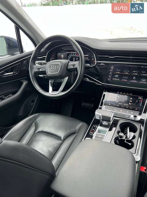 Внедорожник / Кроссовер Audi Q7 2022 в Новояворовске