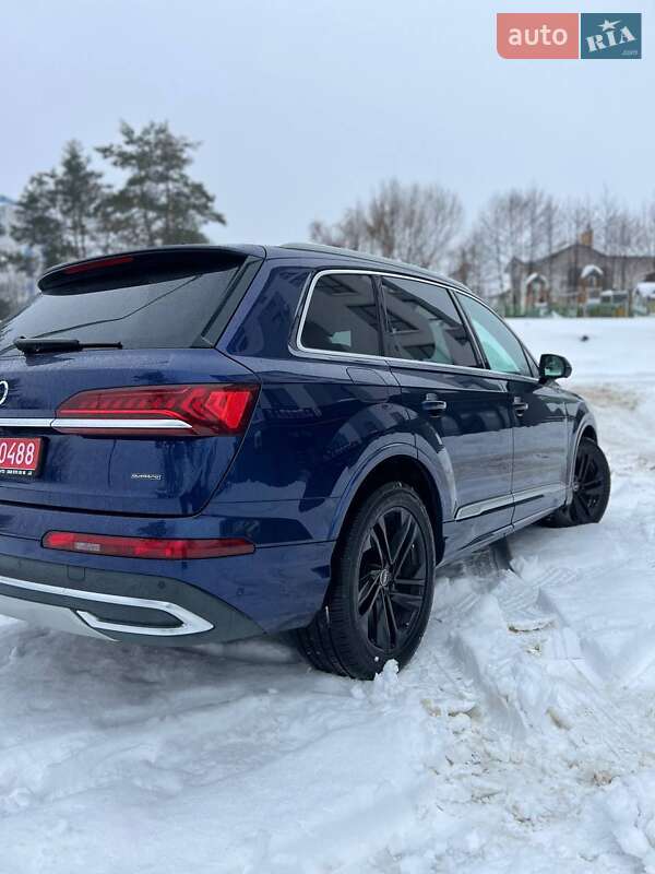 Внедорожник / Кроссовер Audi Q7 2022 в Новояворовске