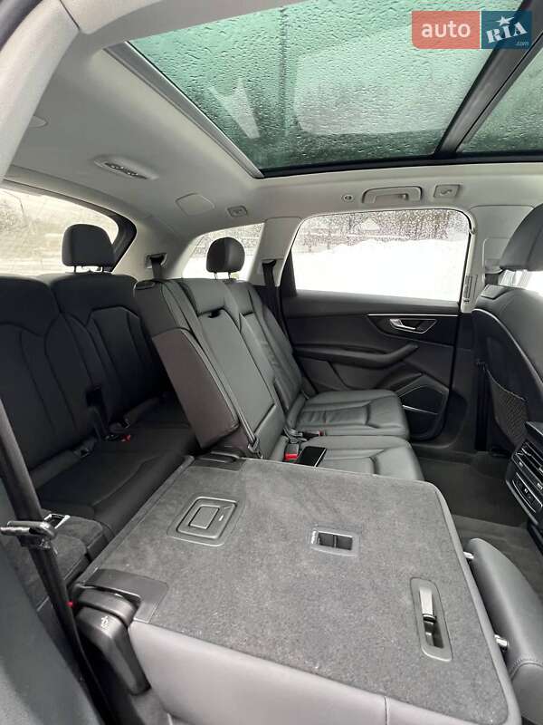 Внедорожник / Кроссовер Audi Q7 2022 в Новояворовске
