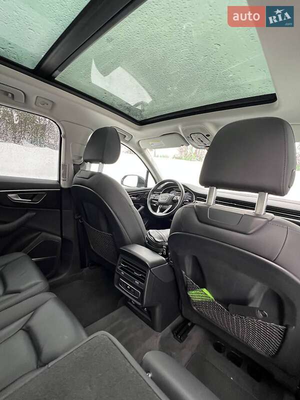 Внедорожник / Кроссовер Audi Q7 2022 в Новояворовске