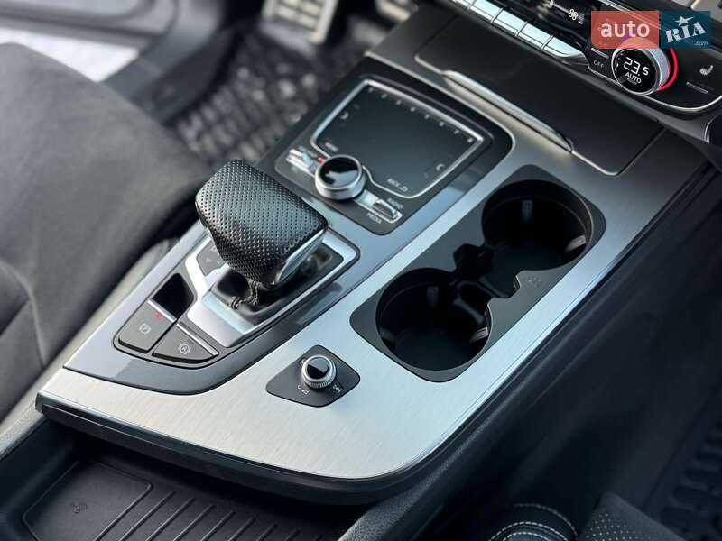 Внедорожник / Кроссовер Audi Q7 2018 в Киеве