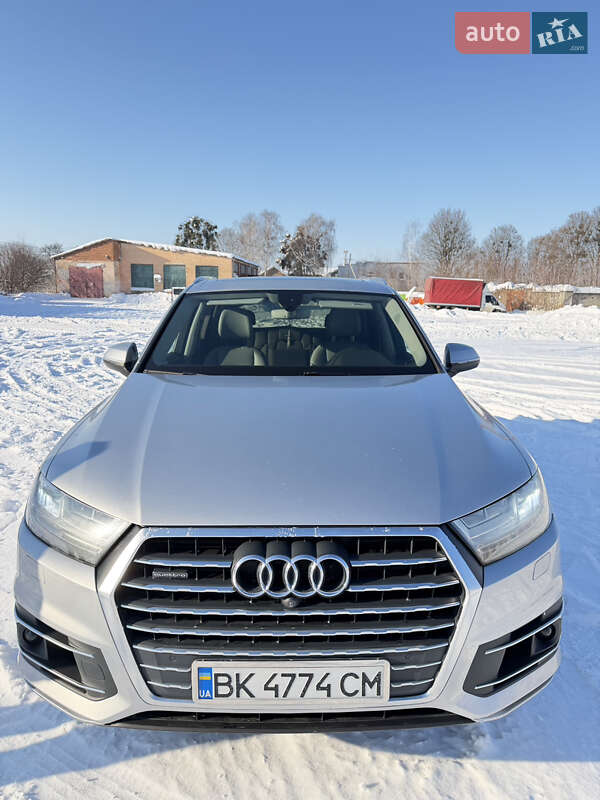 Внедорожник / Кроссовер Audi Q7 2016 в Радивилове