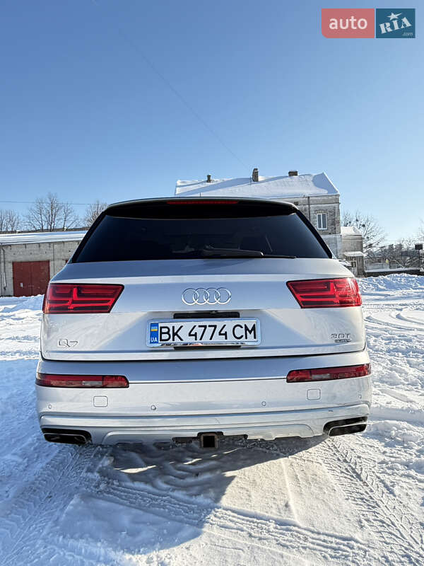 Внедорожник / Кроссовер Audi Q7 2016 в Радивилове