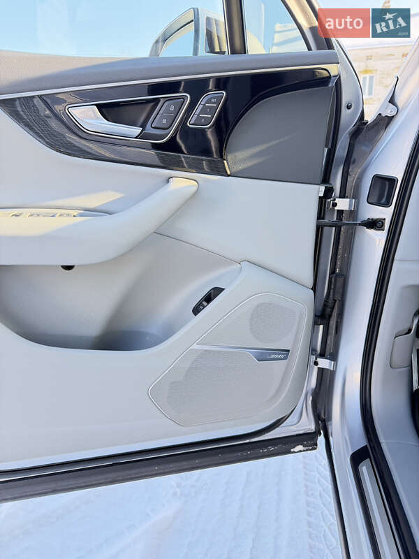 Внедорожник / Кроссовер Audi Q7 2016 в Радивилове