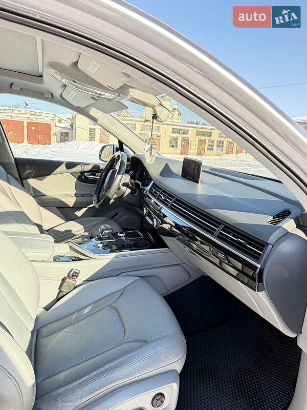 Внедорожник / Кроссовер Audi Q7 2016 в Радивилове