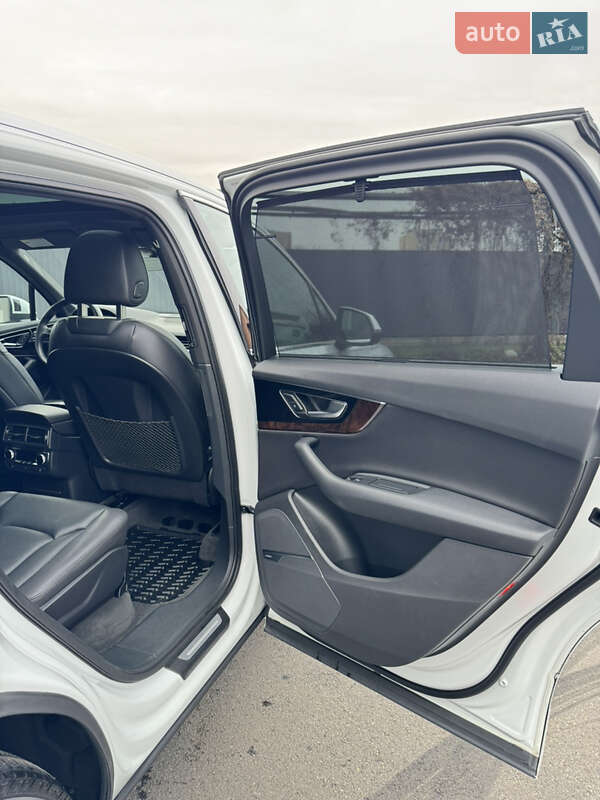 Внедорожник / Кроссовер Audi Q7 2016 в Виннице