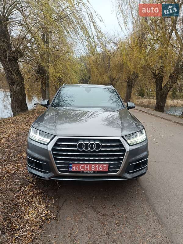 Внедорожник / Кроссовер Audi Q7 2017 в Дубно