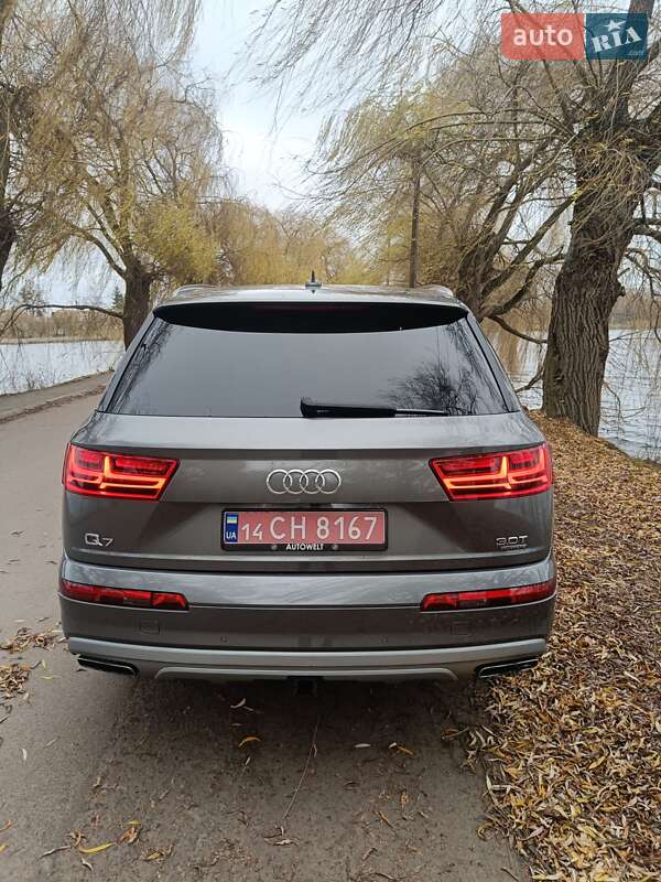 Внедорожник / Кроссовер Audi Q7 2017 в Дубно
