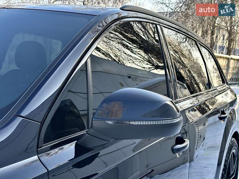 Внедорожник / Кроссовер Audi Q7 2017 в Киеве