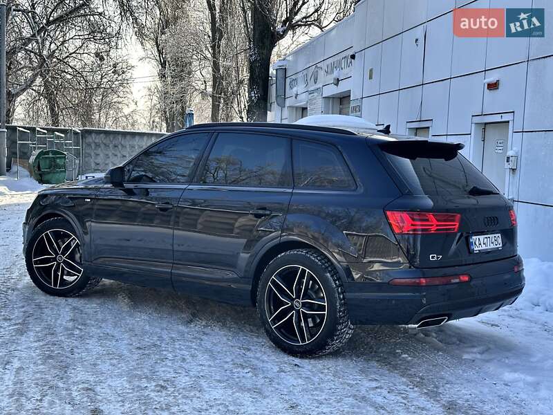 Внедорожник / Кроссовер Audi Q7 2017 в Киеве