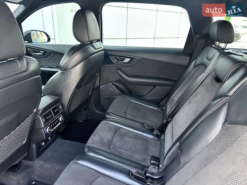 Внедорожник / Кроссовер Audi Q7 2017 в Киеве