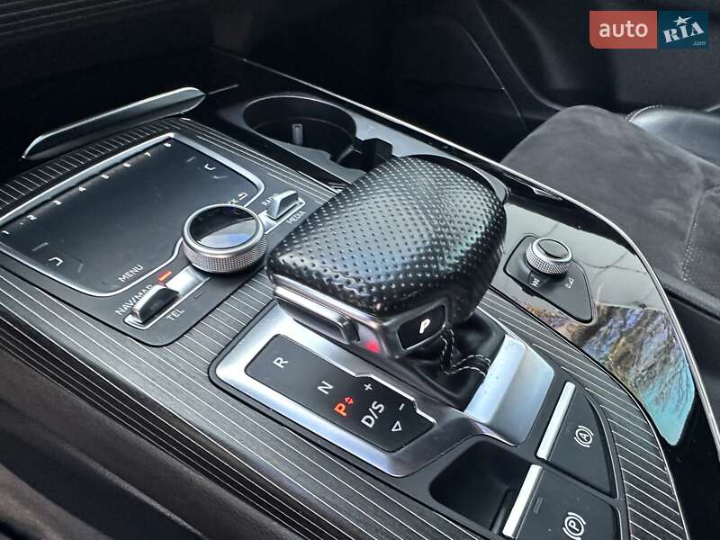 Внедорожник / Кроссовер Audi Q7 2017 в Киеве