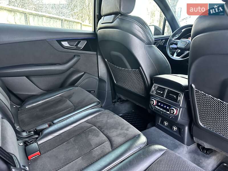 Внедорожник / Кроссовер Audi Q7 2017 в Киеве