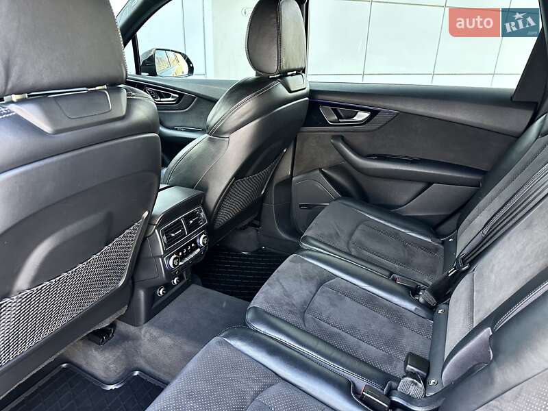 Внедорожник / Кроссовер Audi Q7 2017 в Киеве