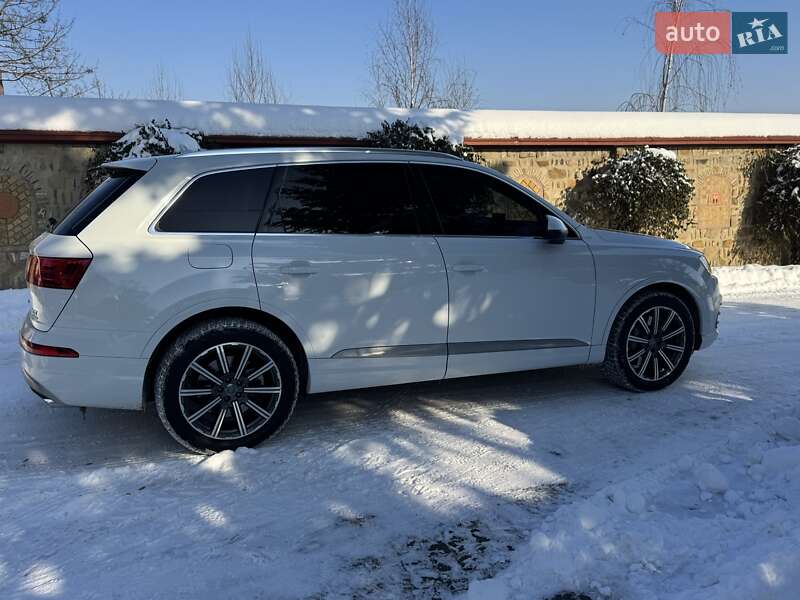 Внедорожник / Кроссовер Audi Q7 2017 в Черновцах