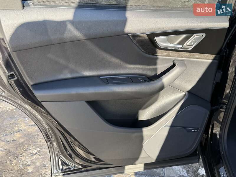 Позашляховик / Кросовер Audi Q7 2018 в Дрогобичі