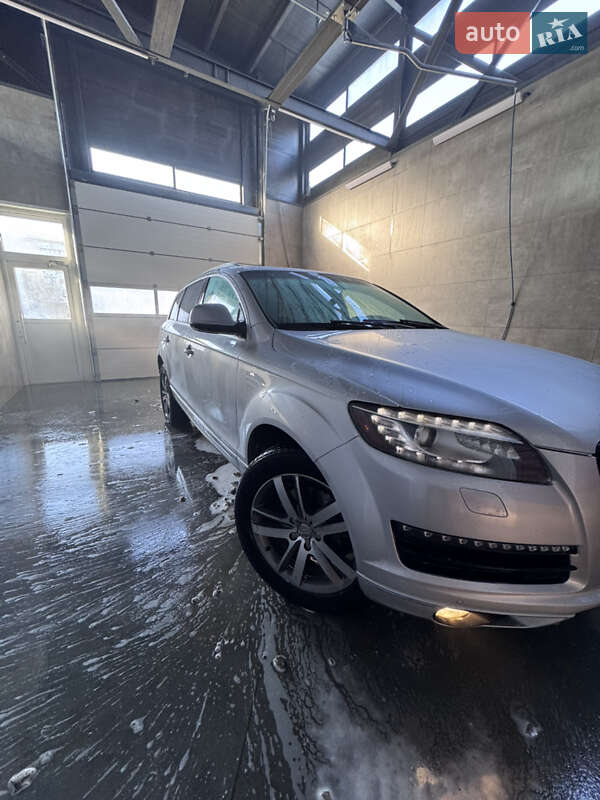 Внедорожник / Кроссовер Audi Q7 2015 в Подольске