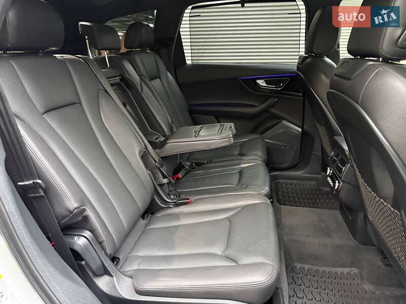 Внедорожник / Кроссовер Audi Q7 2016 в Киеве