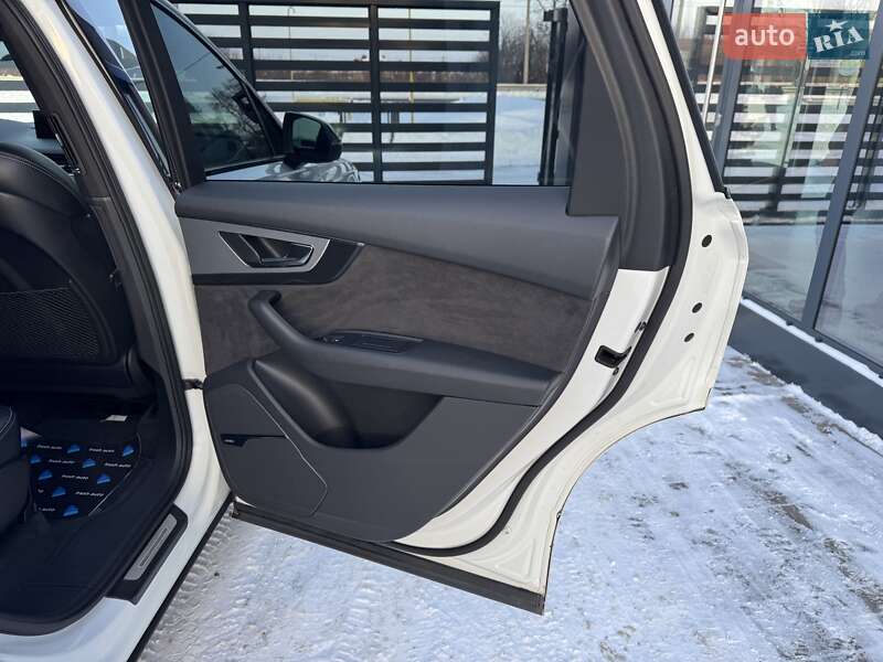 Внедорожник / Кроссовер Audi Q7 2017 в Ровно