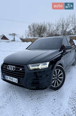 Позашляховик / Кросовер Audi Q7 2017 в Дубні
