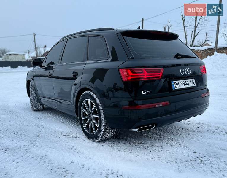 Внедорожник / Кроссовер Audi Q7 2017 в Дубно