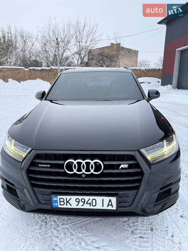 Внедорожник / Кроссовер Audi Q7 2017 в Дубно