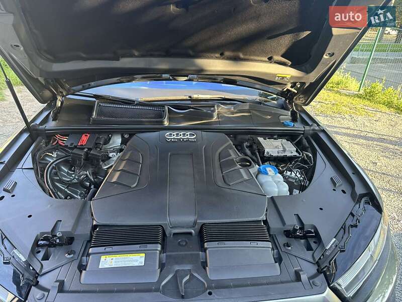 Внедорожник / Кроссовер Audi Q7 2016 в Звягеле