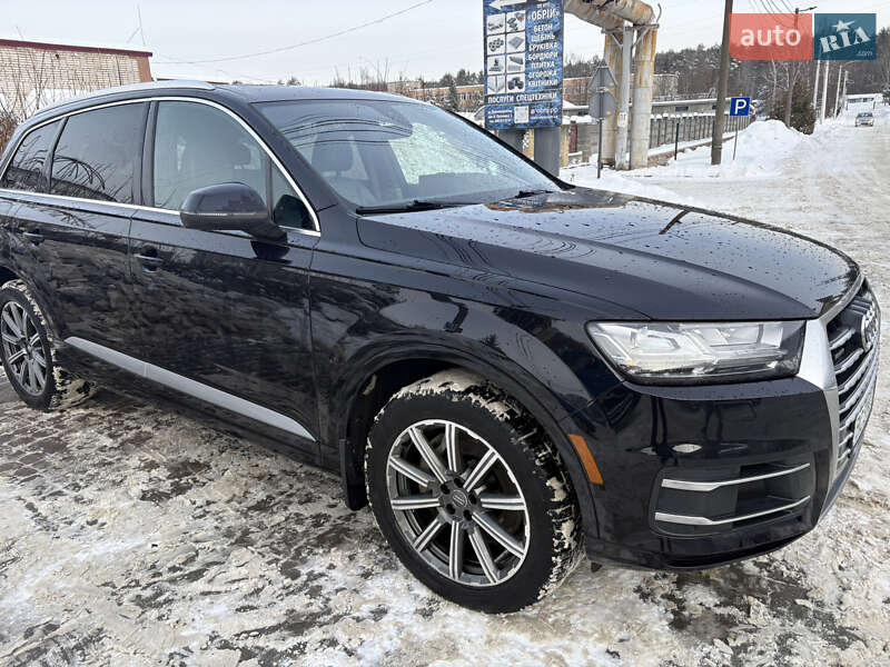Внедорожник / Кроссовер Audi Q7 2017 в Новояворовске