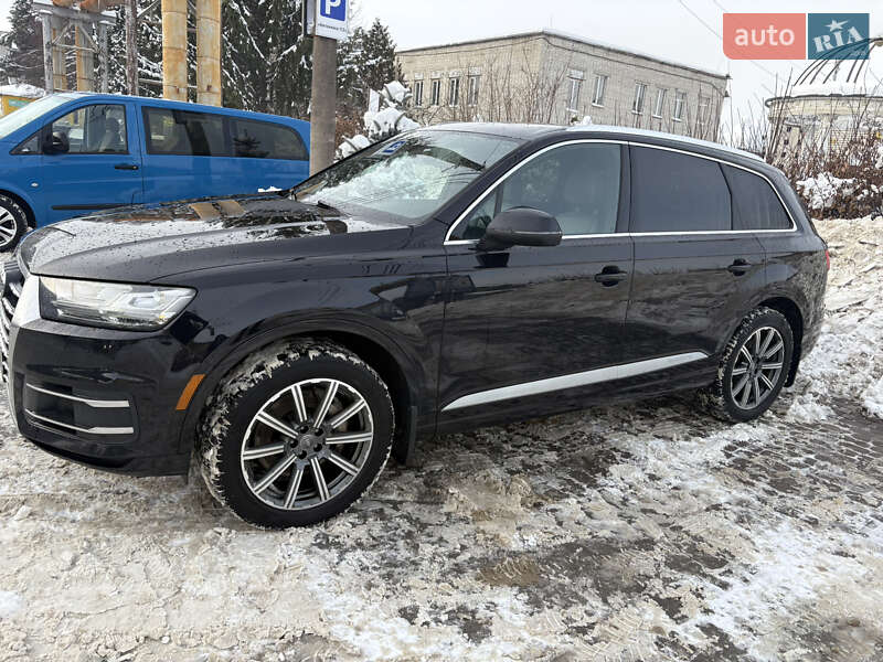 Внедорожник / Кроссовер Audi Q7 2017 в Новояворовске
