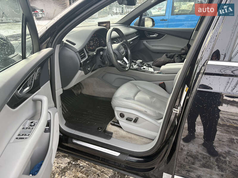 Внедорожник / Кроссовер Audi Q7 2017 в Новояворовске