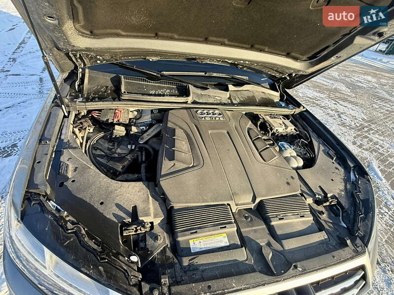 Внедорожник / Кроссовер Audi Q7 2016 в Сумах