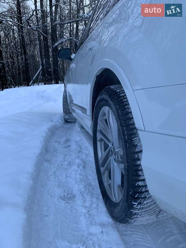 Позашляховик / Кросовер Audi Q7 2023 в Рівному