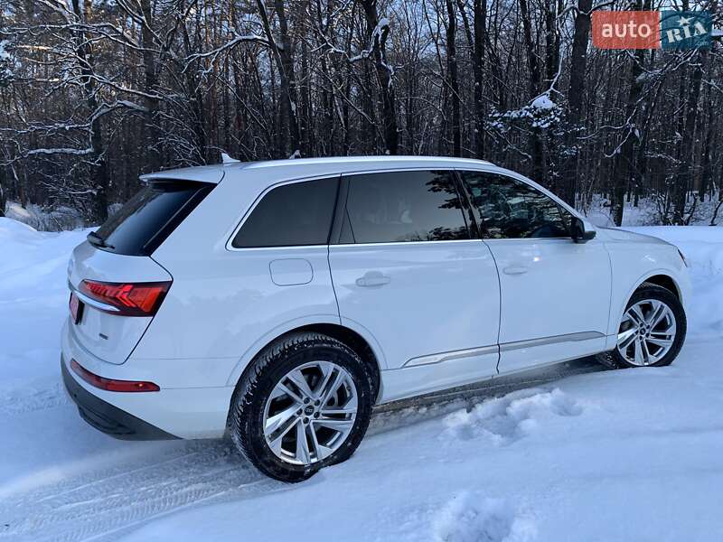 Позашляховик / Кросовер Audi Q7 2023 в Рівному