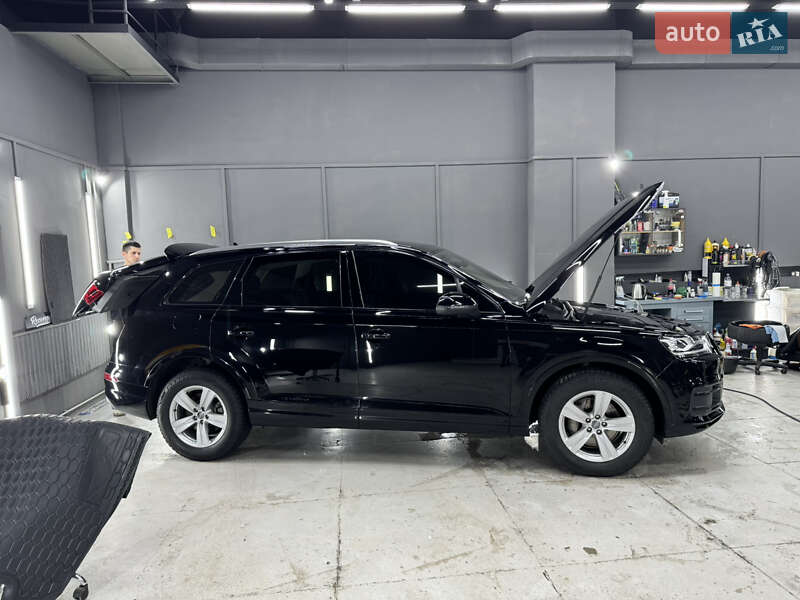 Внедорожник / Кроссовер Audi Q7 2017 в Ирпене