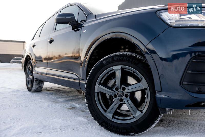 Внедорожник / Кроссовер Audi Q7 2016 в Житомире