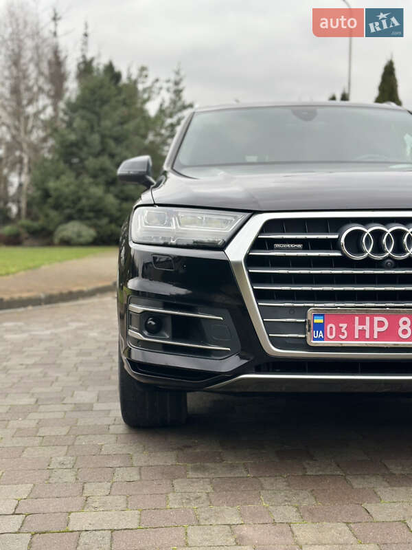 Внедорожник / Кроссовер Audi Q7 2017 в Сарнах