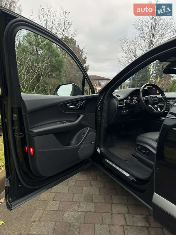 Внедорожник / Кроссовер Audi Q7 2017 в Сарнах