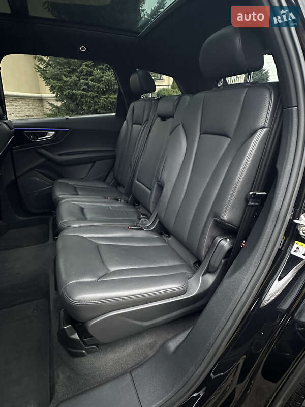 Внедорожник / Кроссовер Audi Q7 2017 в Сарнах