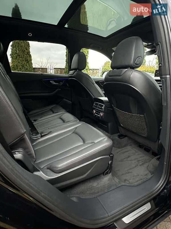 Внедорожник / Кроссовер Audi Q7 2017 в Сарнах