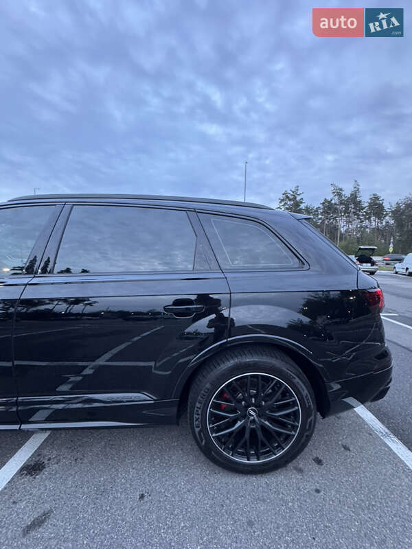 Внедорожник / Кроссовер Audi Q7 2020 в Киеве