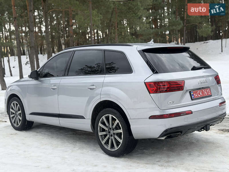Позашляховик / Кросовер Audi Q7 2017 в Новояворівську