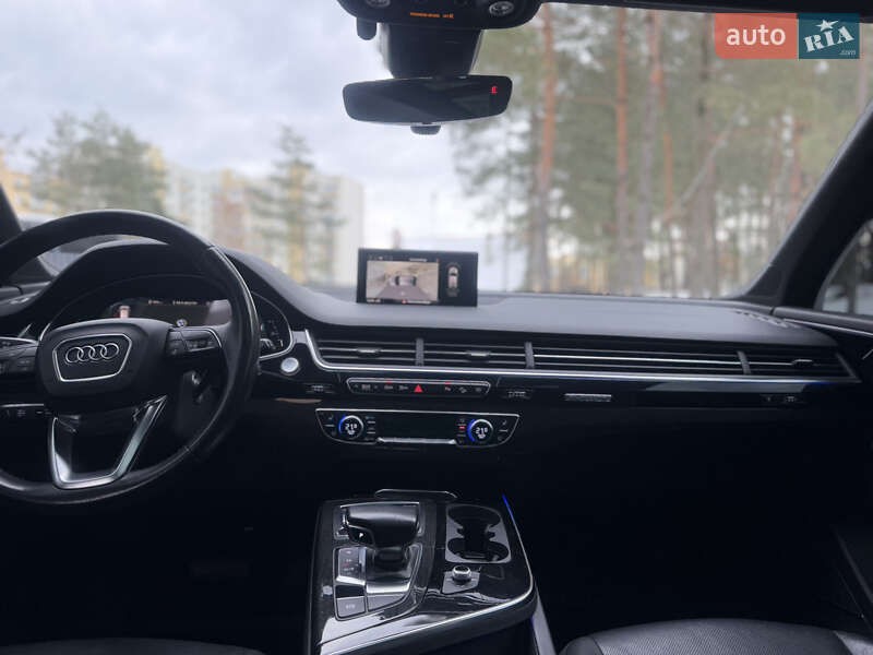 Позашляховик / Кросовер Audi Q7 2017 в Новояворівську