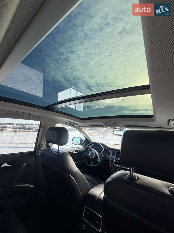 Позашляховик / Кросовер Audi Q7 2010 в Тлумачі