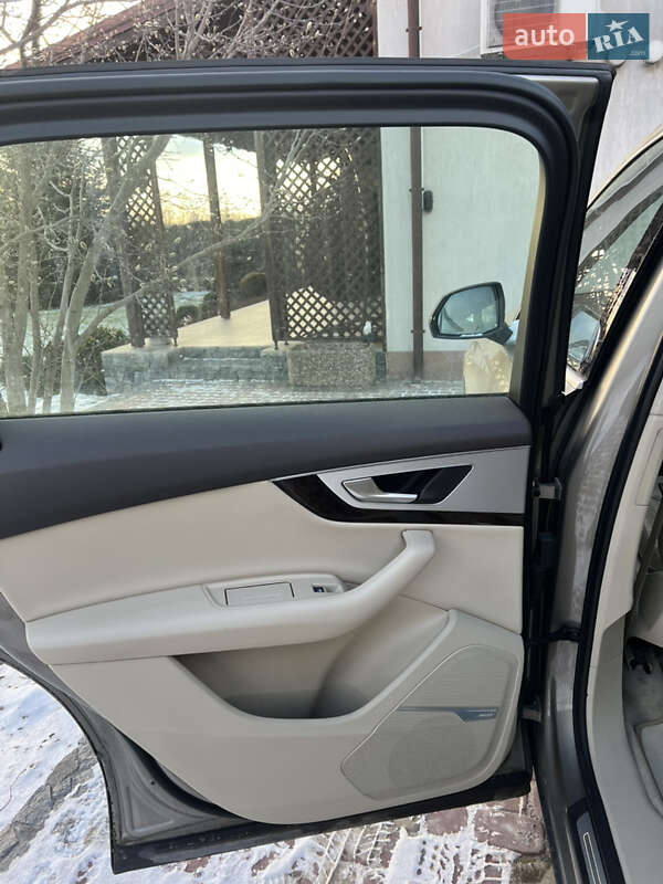 Позашляховик / Кросовер Audi Q7 2016 в Дніпрі