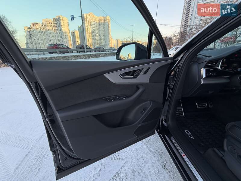 Внедорожник / Кроссовер Audi Q7 2025 в Киеве
