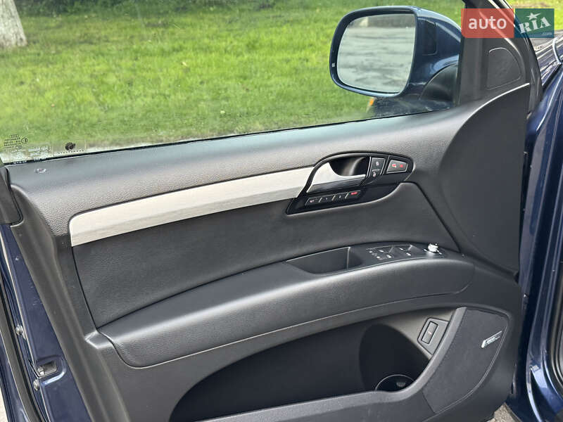 Позашляховик / Кросовер Audi Q7 2010 в Рівному