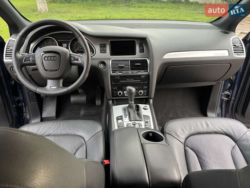 Позашляховик / Кросовер Audi Q7 2010 в Рівному