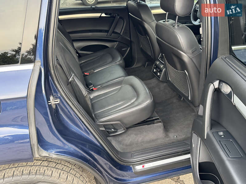 Позашляховик / Кросовер Audi Q7 2010 в Рівному