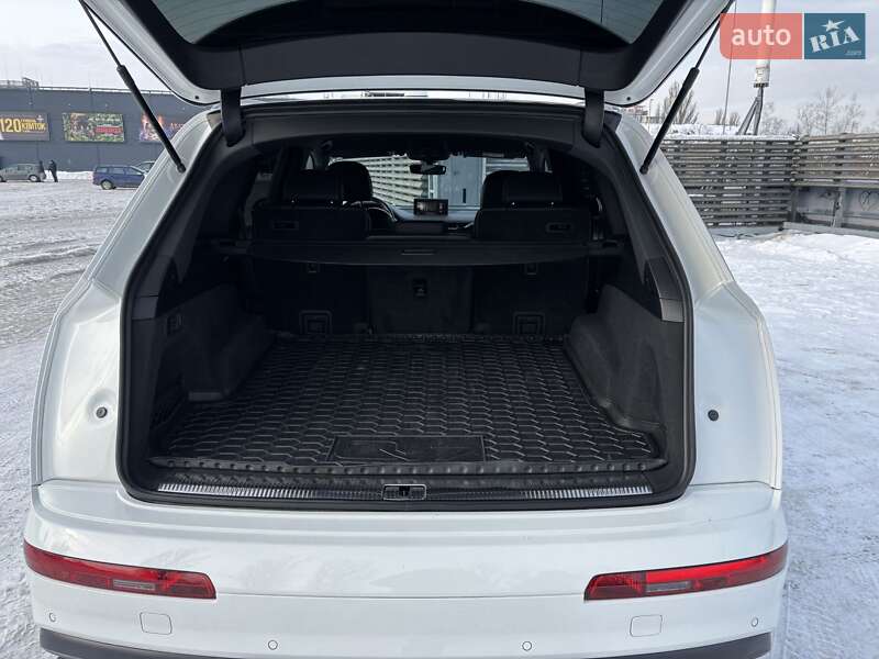 Внедорожник / Кроссовер Audi Q7 2019 в Киеве