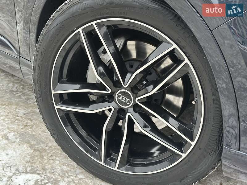 Внедорожник / Кроссовер Audi Q7 2017 в Киеве